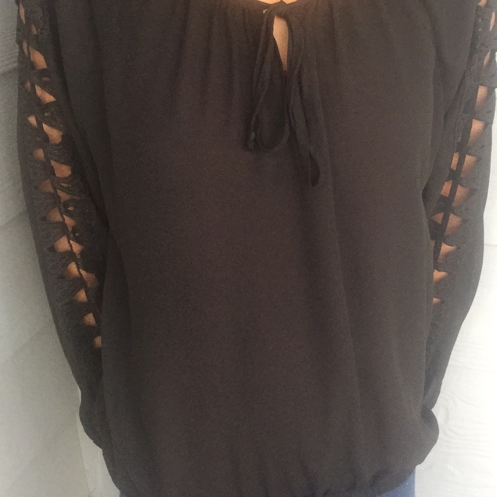 Nice Top!! - Picture 3 of 6